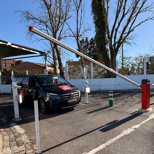 Cancela automática de entrada do Parque 5 junto ao Aeroporto de Lisboa